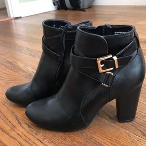 Ankle boots size 8- Black &classy, must fall have